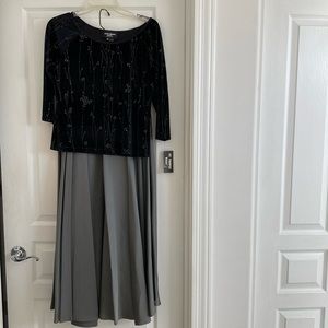 Saint Tropez West Long Floral 2-Piece Dress. Black Velvet Top Silver Skirt. M